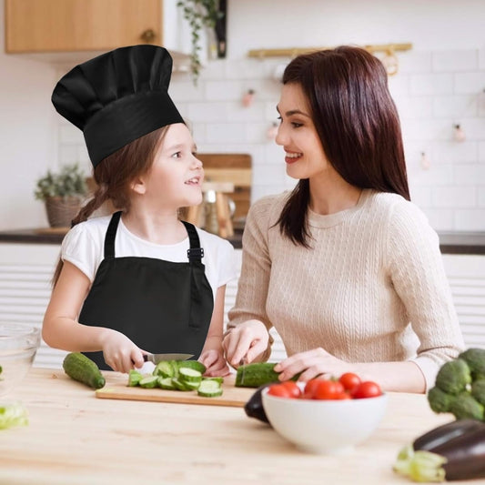 MiniMasterChef- Schattige schwarz-weiße Schürzen mit Kochmützen